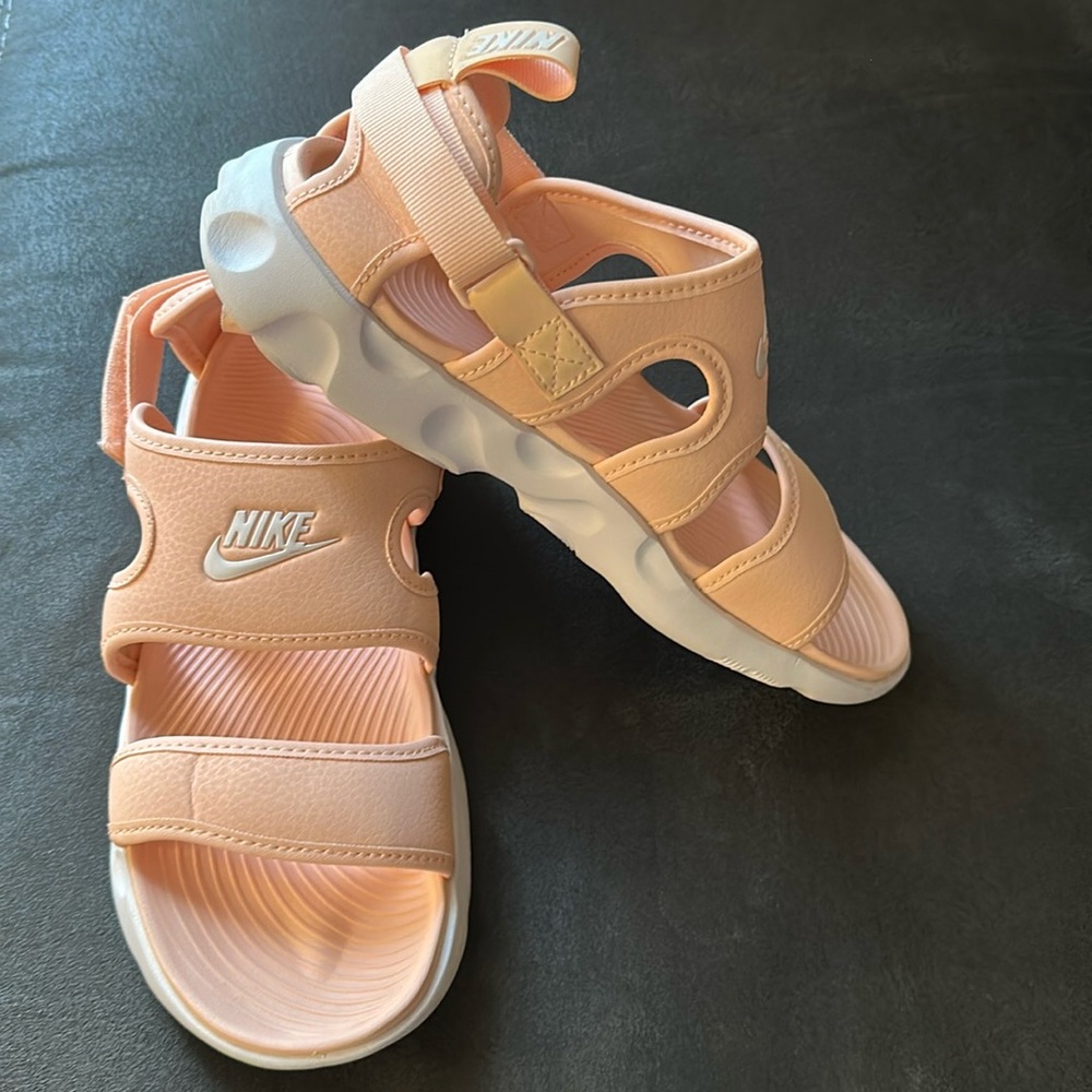 Nike Sandels
